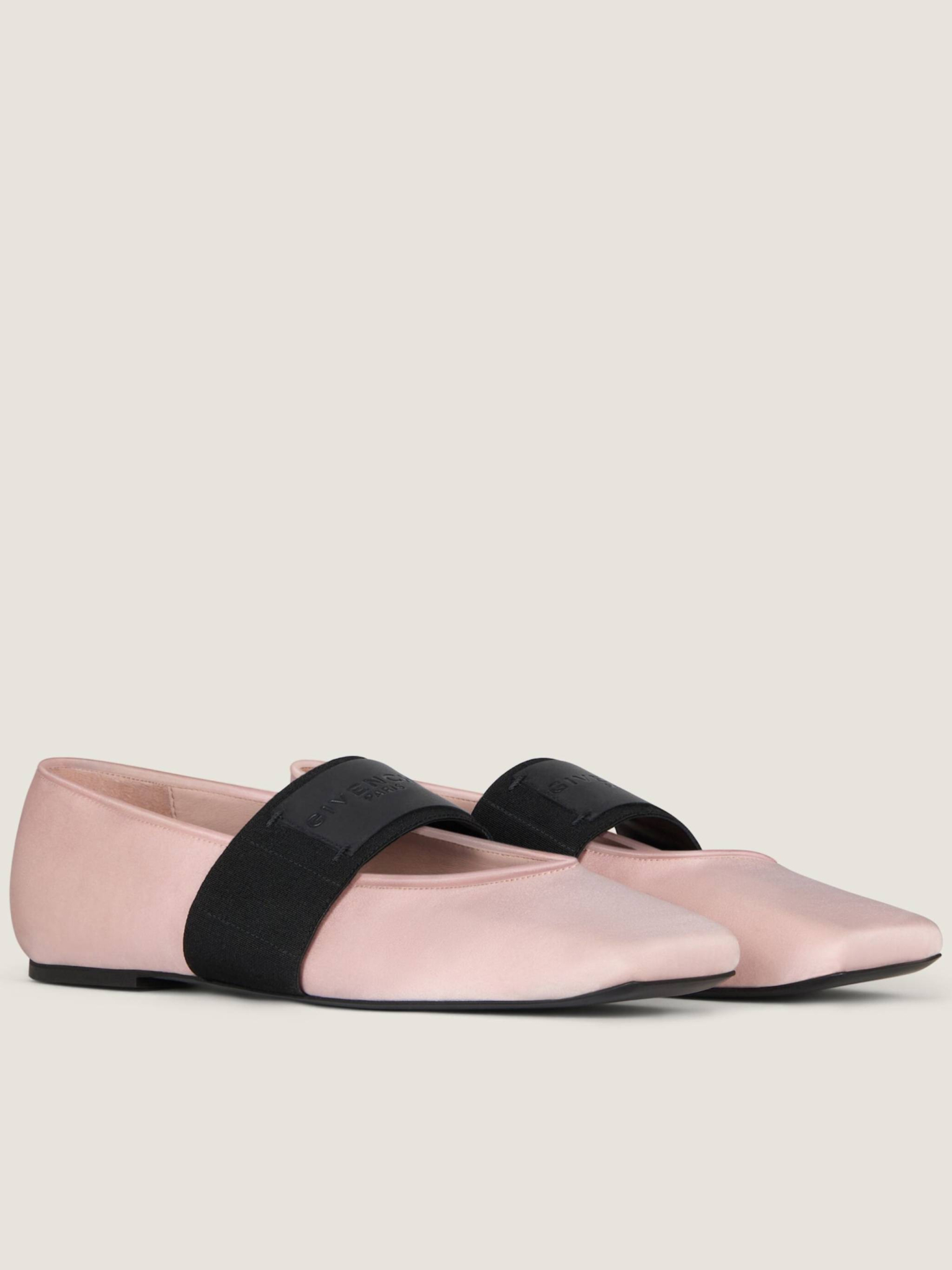 [Givenchy] Flat shoes FW26 BE5017E2J2