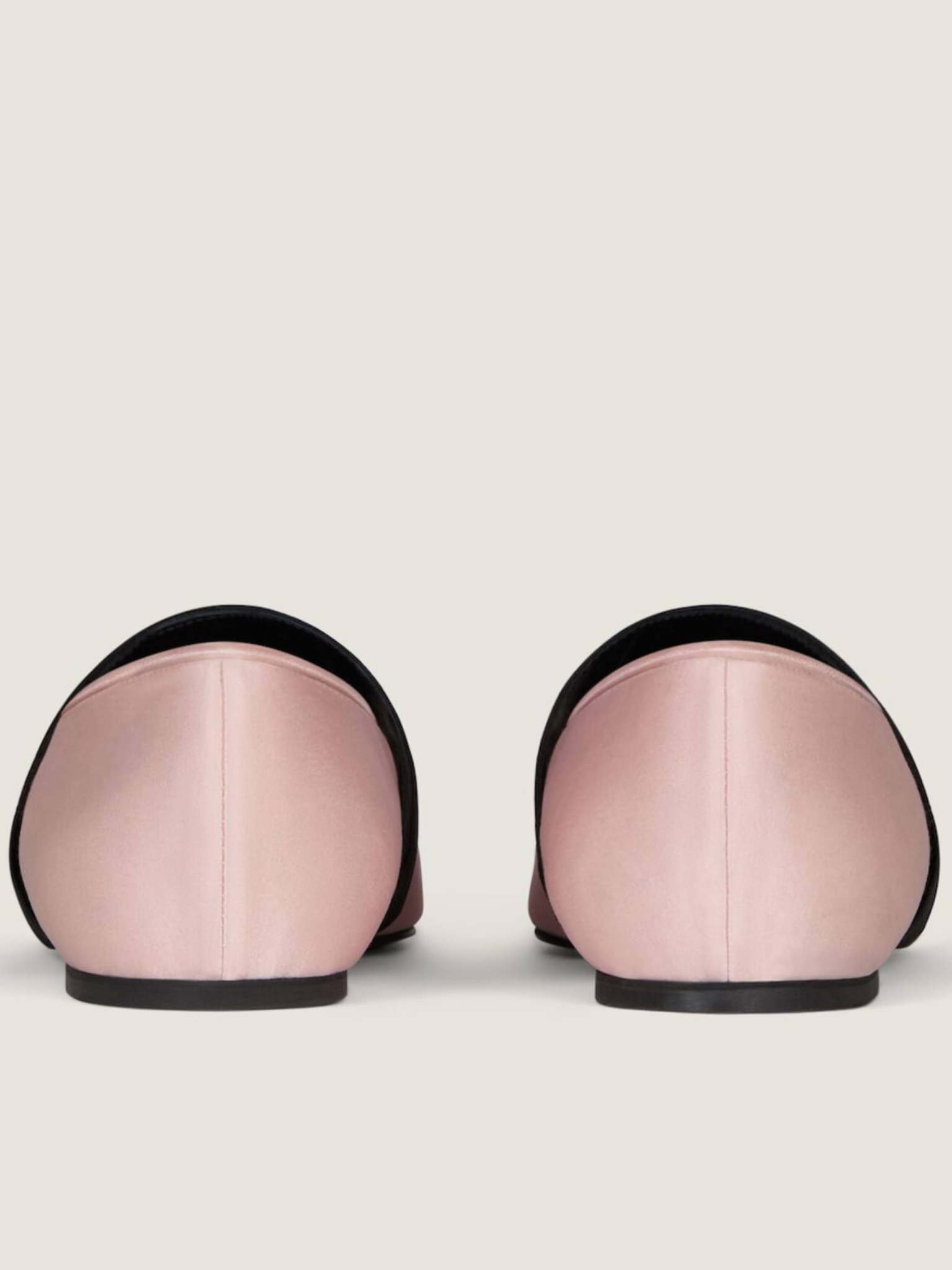 [Givenchy] Flat shoes FW26 BE5017E2J2