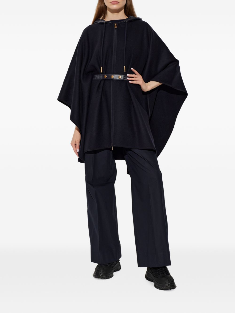 [Moncler] Cape FW26 L20933G00019599DP778
