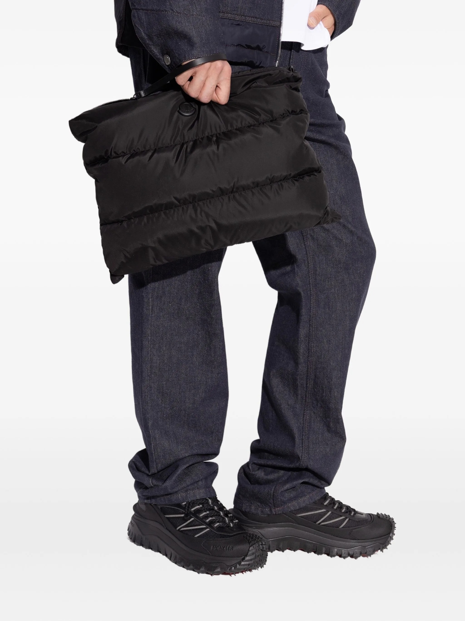 [Moncler] Clutch bag FW26 6B00001 M7451