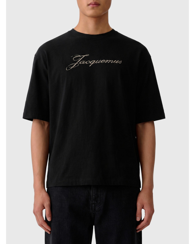 [JACQUEMUS] T-shirts Short Sleeve FW26 TSM00639_AJ00289_990