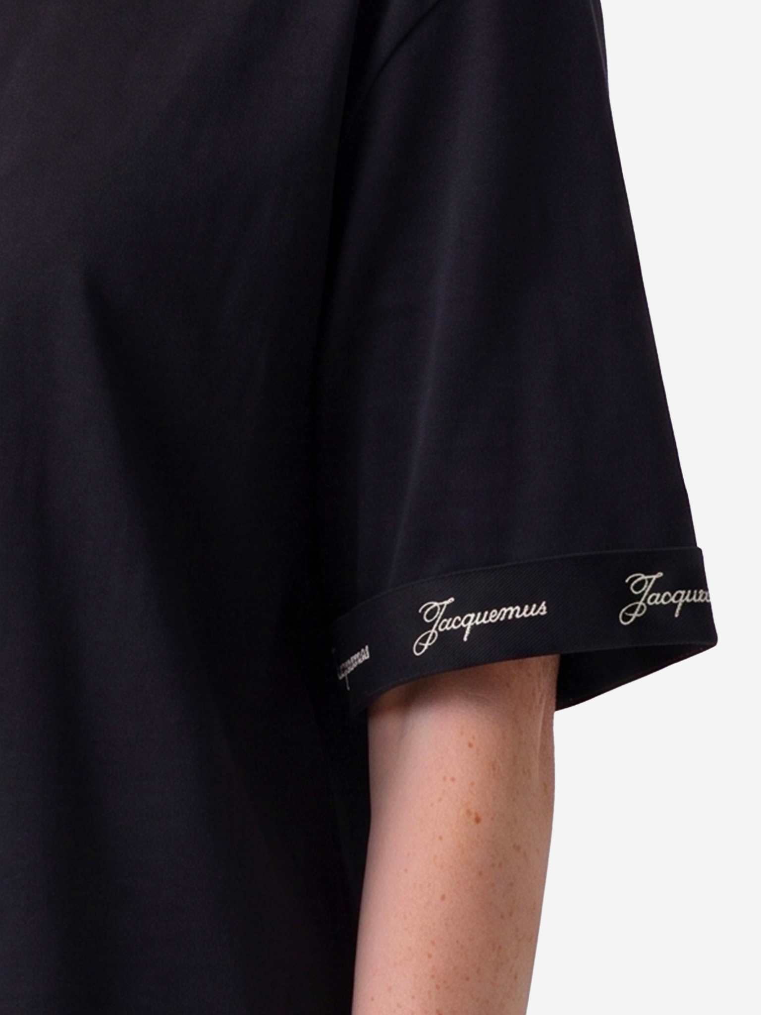 [JACQUEMUS] T-shirts Short Sleeve FW26 TSW00588_AJ00254_990
