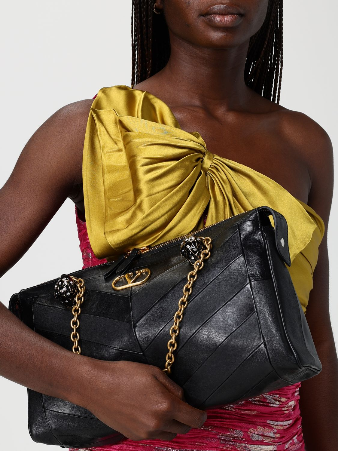 [Valentino Garavani] Shoulder bag SS26 WB0S70UYF 0NO