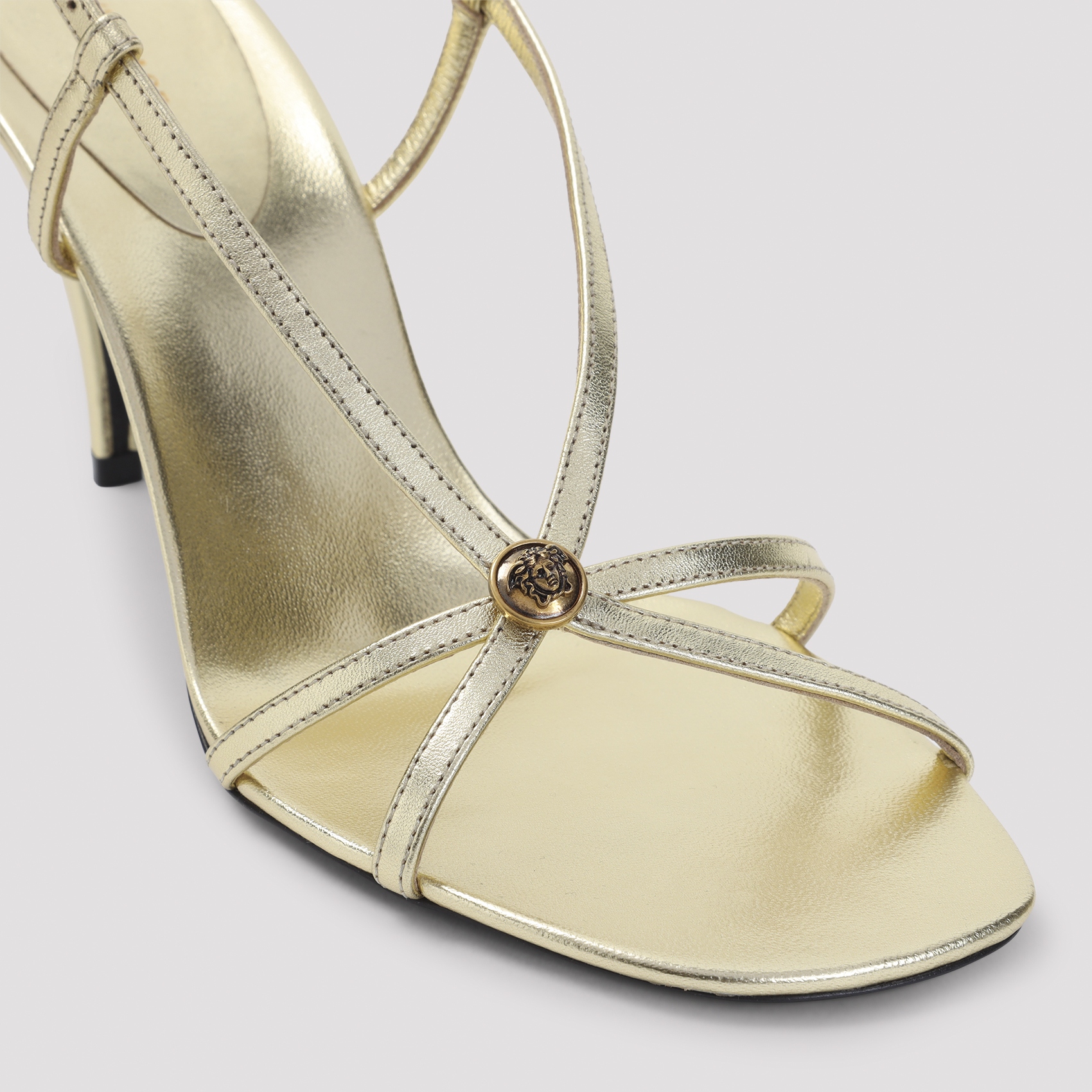 [Versace] Pumps FW26 1024132.1A00965