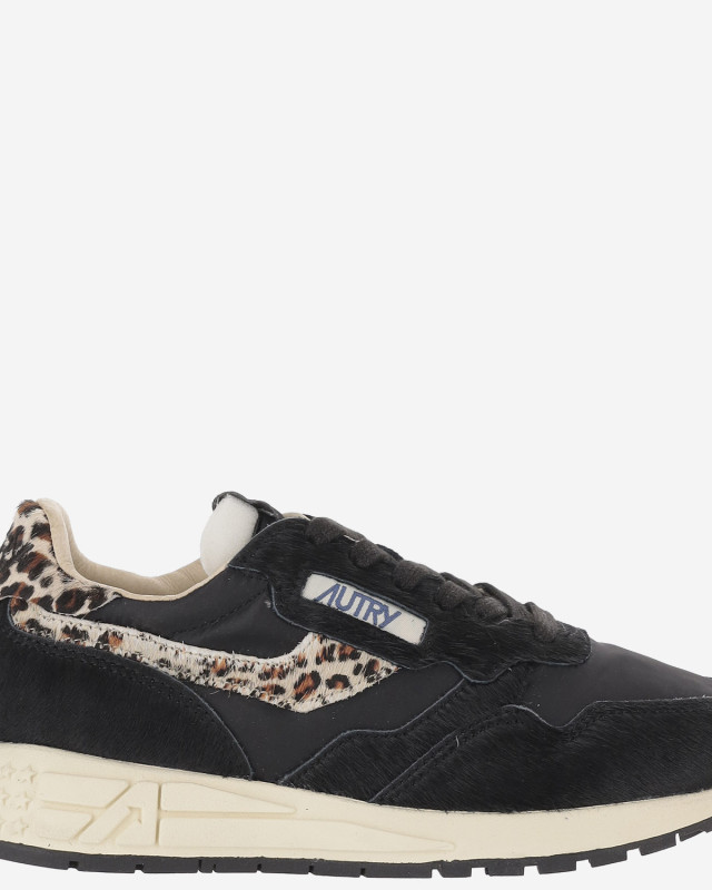 [AUTRY] Sneakers FW26 WWLWOI01PONYNYLOBLKLEO