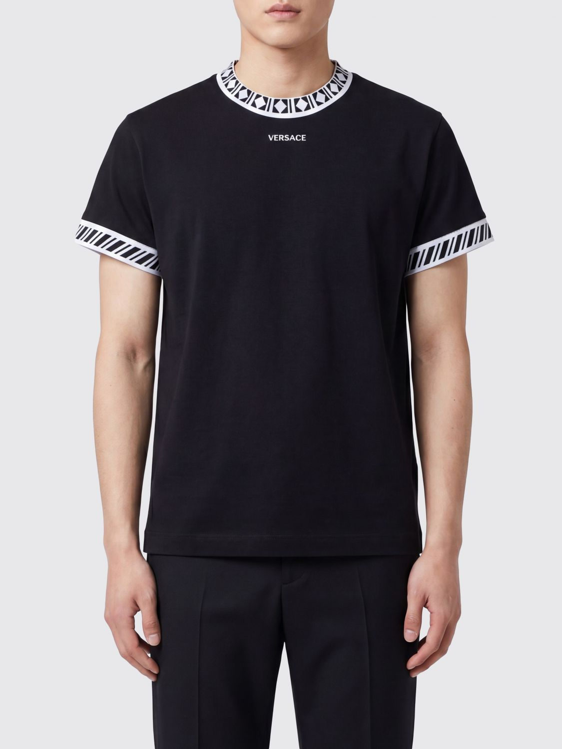 [Versace] T-shirts Short Sleeve FW26 10257701A18356 1B000
