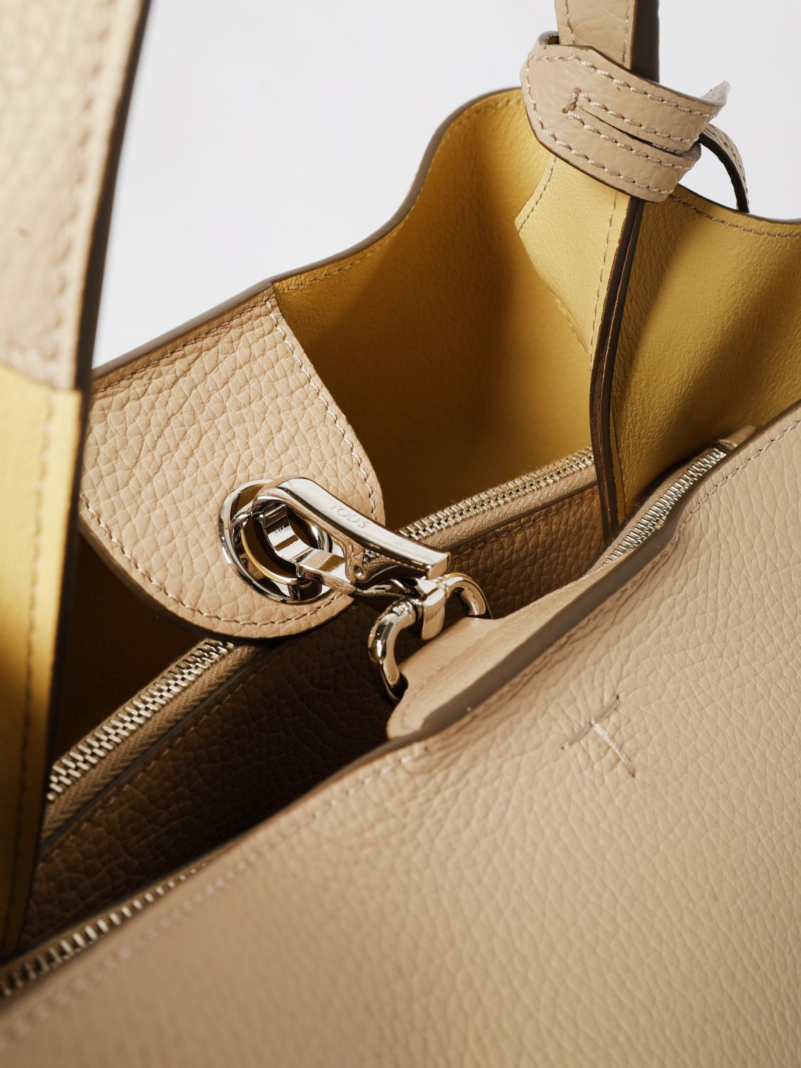 [Tod's] Tote bag SS26 XBWAPAJ03004L6 4L63