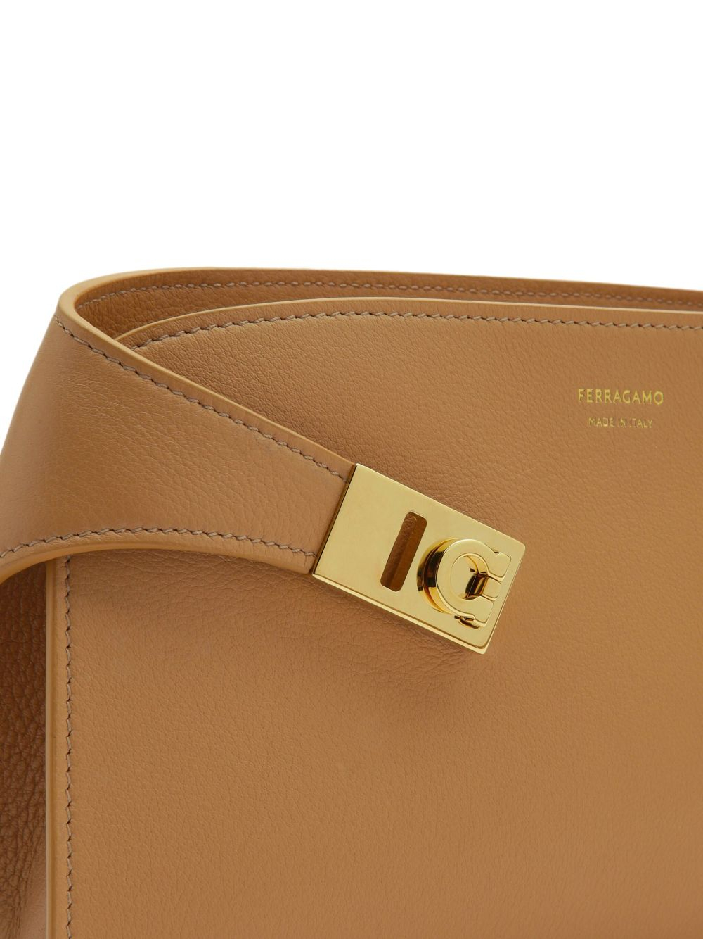 [Salvatore Ferragamo] Shoulder bag FW26 0774623LIGHTCAMEL