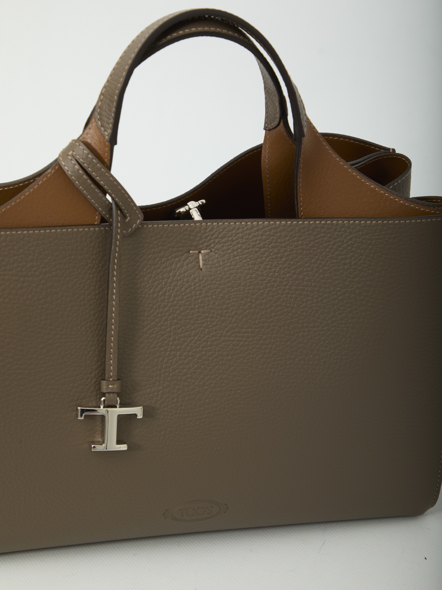 [Tod's] Tote bag FW26 XBWAPAL0200_QRI_6L22
