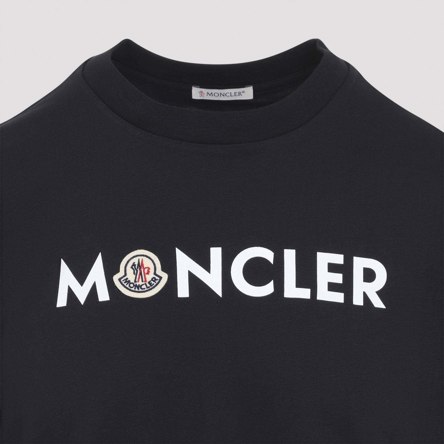 [Moncler] T-shirts Short Sleeve FW26 L20918C00051.89B8Q