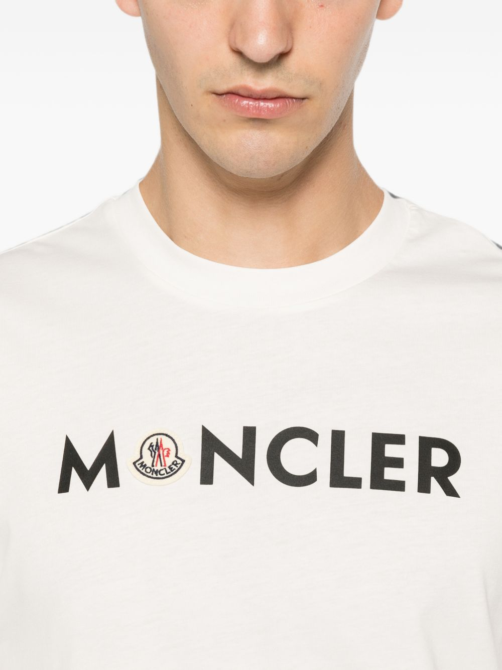 [Moncler] T-shirts Short Sleeve FW26 L20918C0005189B8Q034