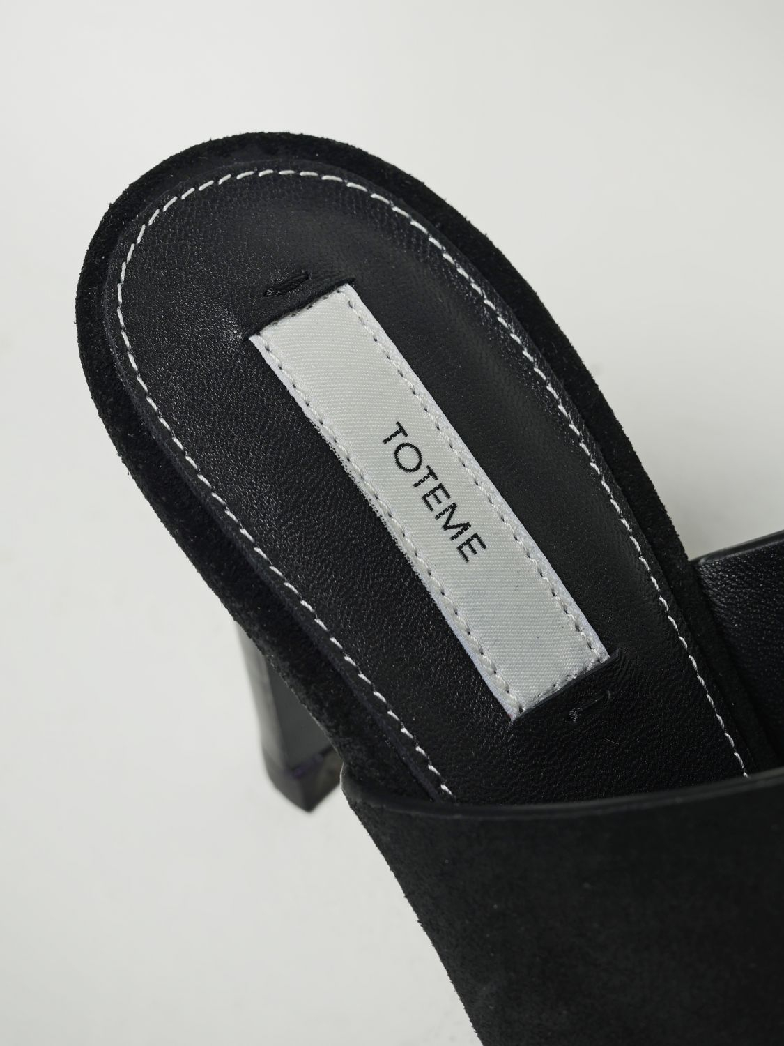 [TOTEME] Sandals FW25 253WAS0245LE0004 001