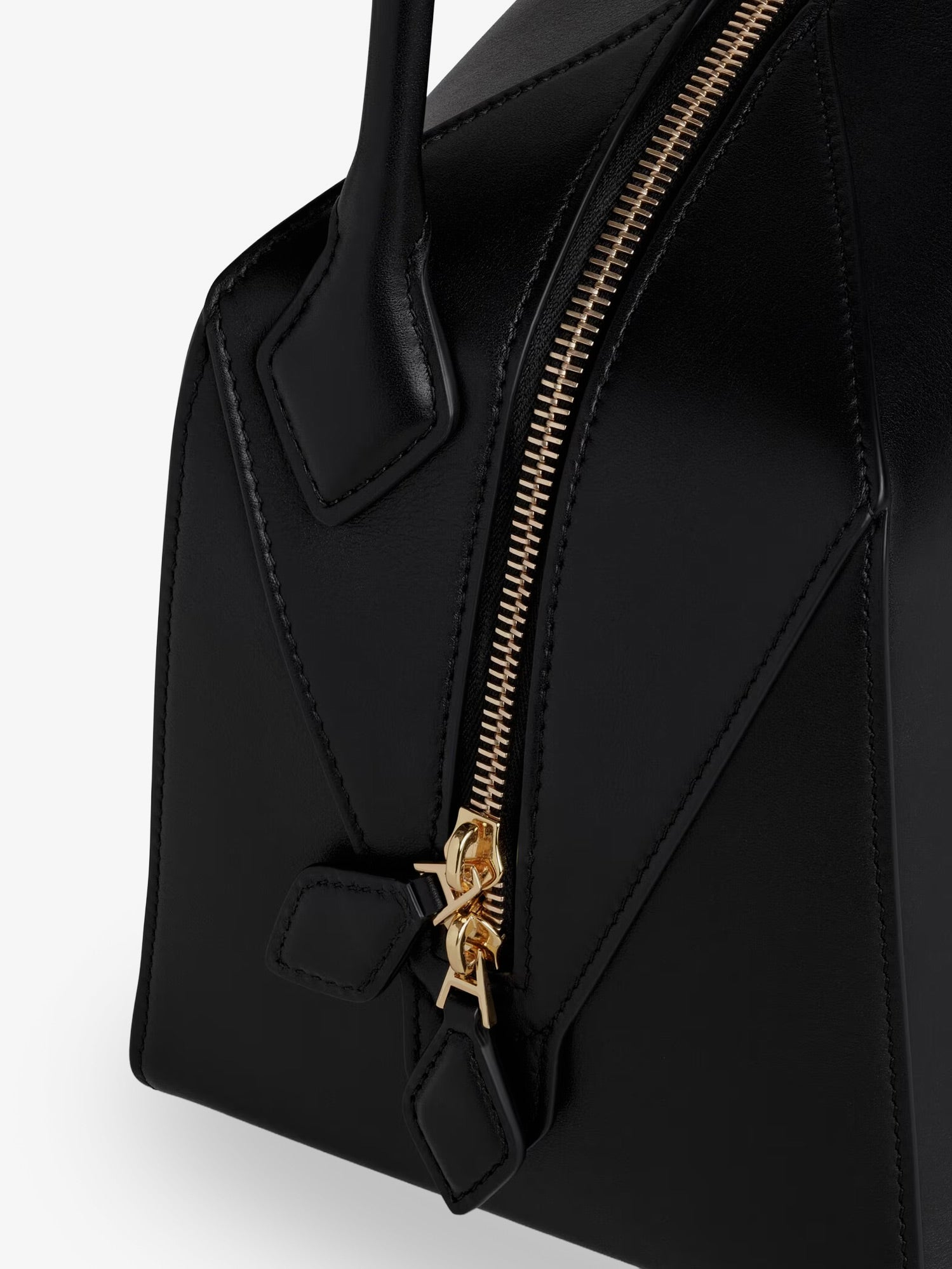 [Alaia] Shoulder bag FW26 AA1L2019I061999