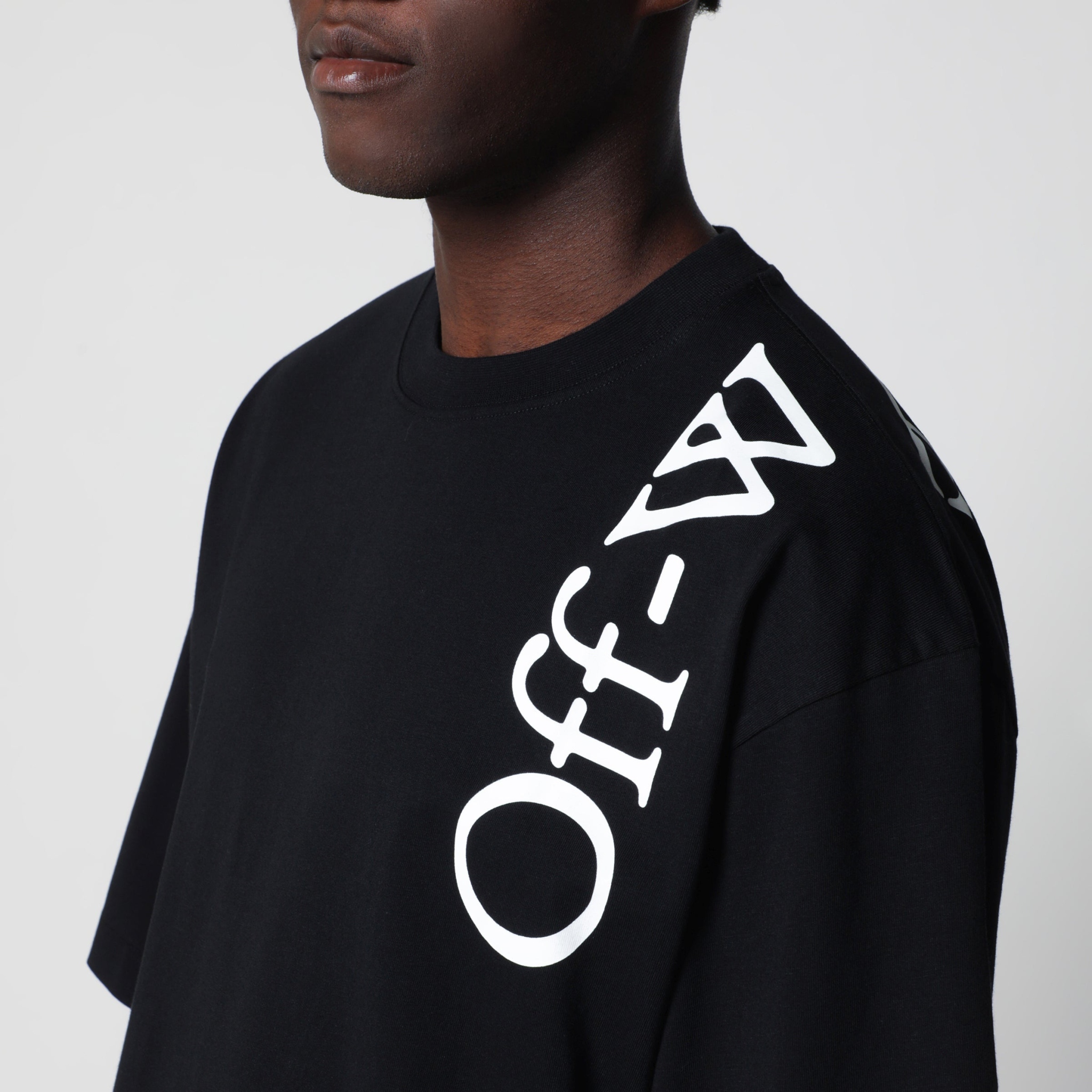 [Off-White] T-shirts FW26 OMAA120F26JER010