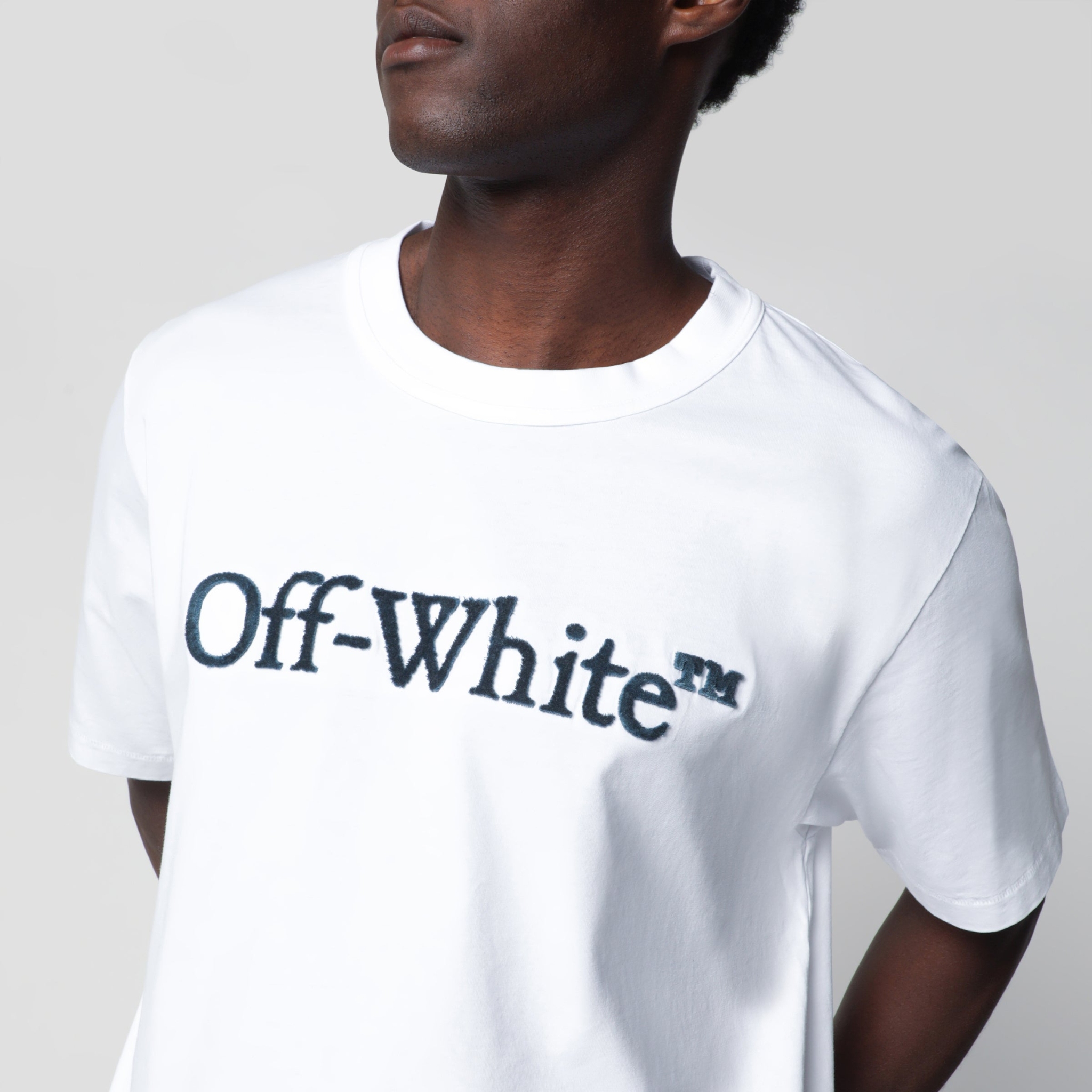 [Off-White] T-shirts FW26 OMAA16MF26JER005
