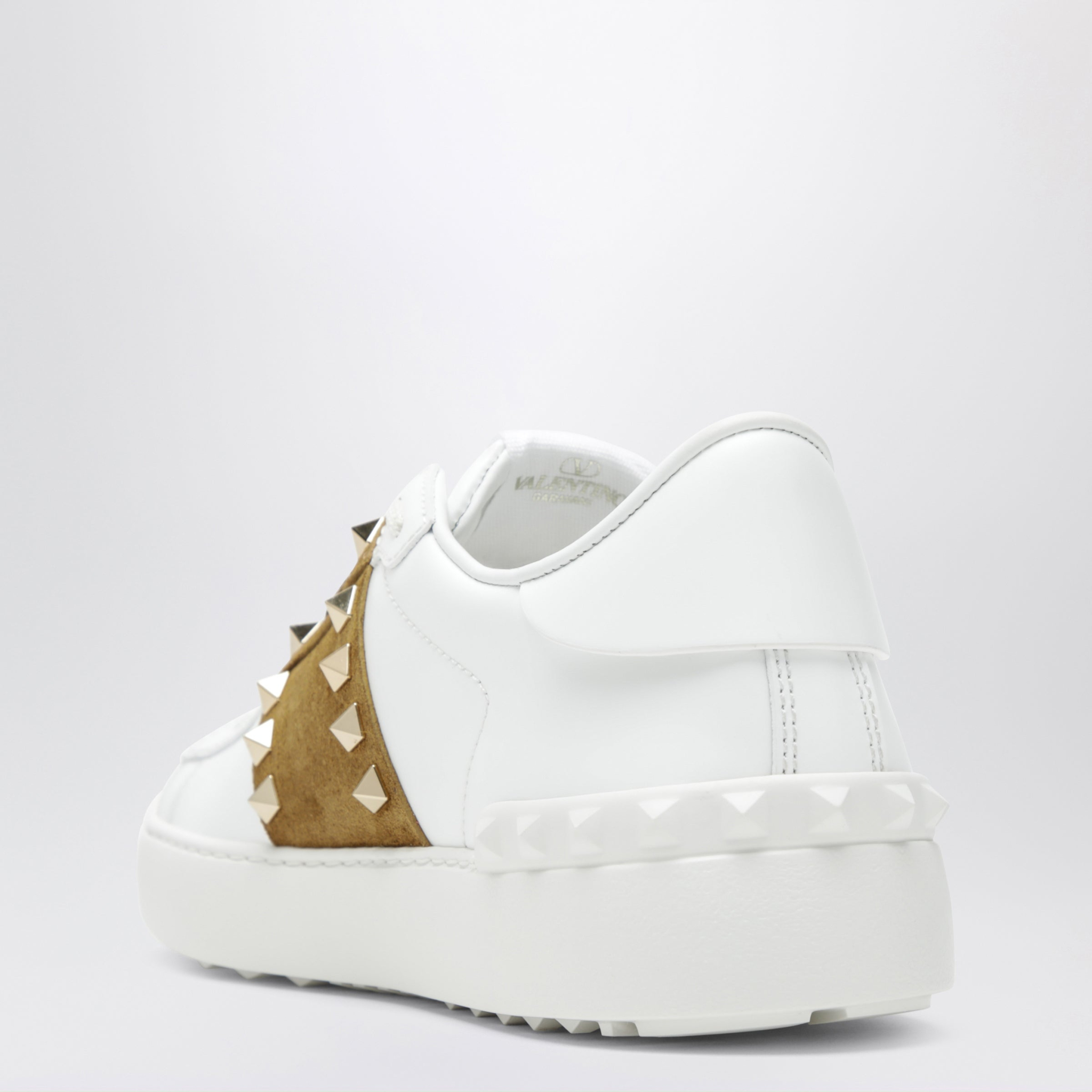 [Valentino Garavani] Sneakers FW26 9W2S0A01ZBV