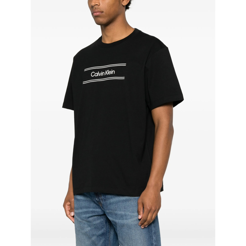 [CALVIN KLEIN] T-shirts Short Sleeve FW26 LV04LG813GUB1  BLACK
