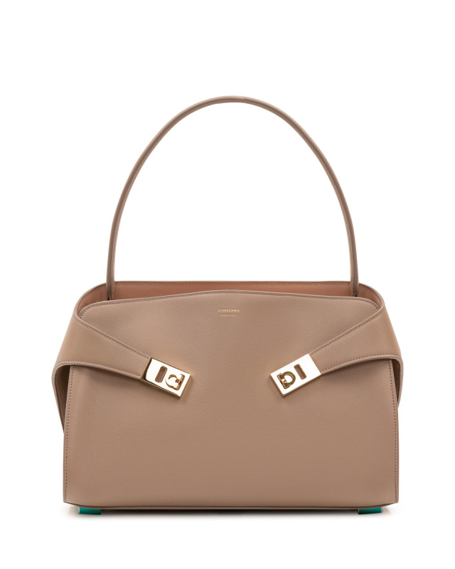 [Ferragamo] Shoulder bag FW26 219816 795203