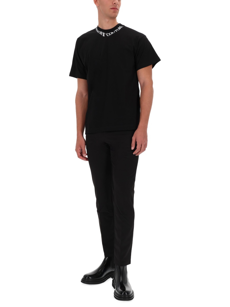 [VERSACE JEANS COUTURE] T-shirts Short Sleeve FW26 79GAHP03_CJ01P899
