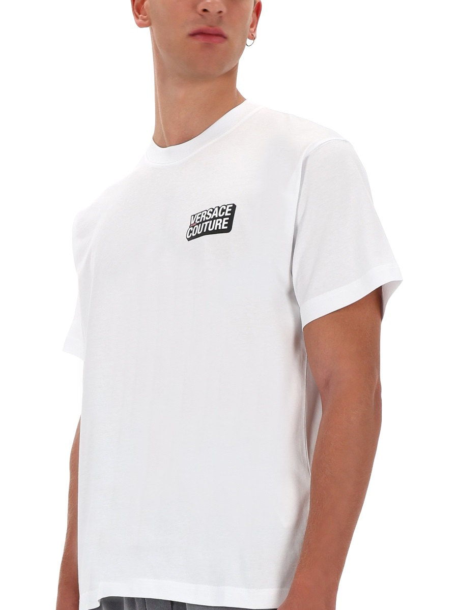 [VERSACE JEANS COUTURE] T-shirts Short Sleeve FW25 79GAHP10_CJ01P003