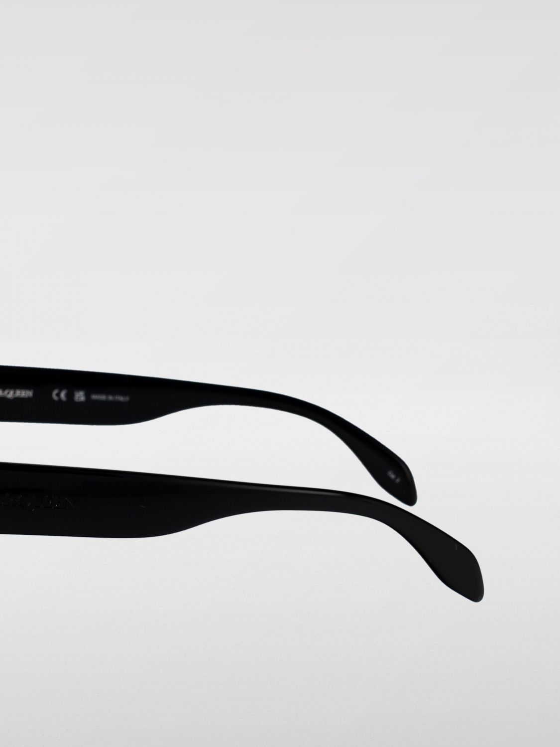 [McQueen] Sunglasses SS26 AM0427S 001