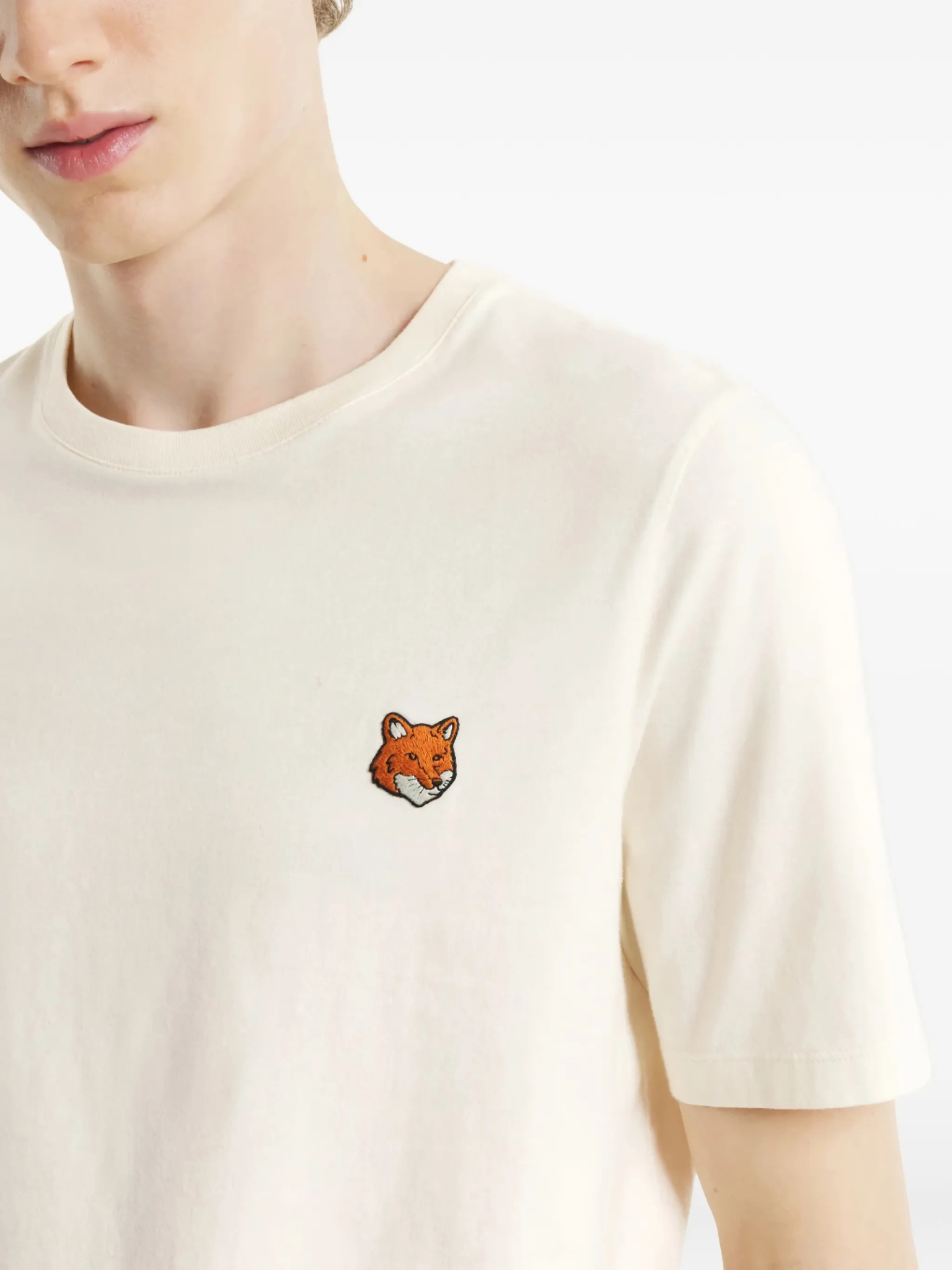 [MAISON KITSUNE] T-shirts Short Sleeve SS26 PM00107KJ7026