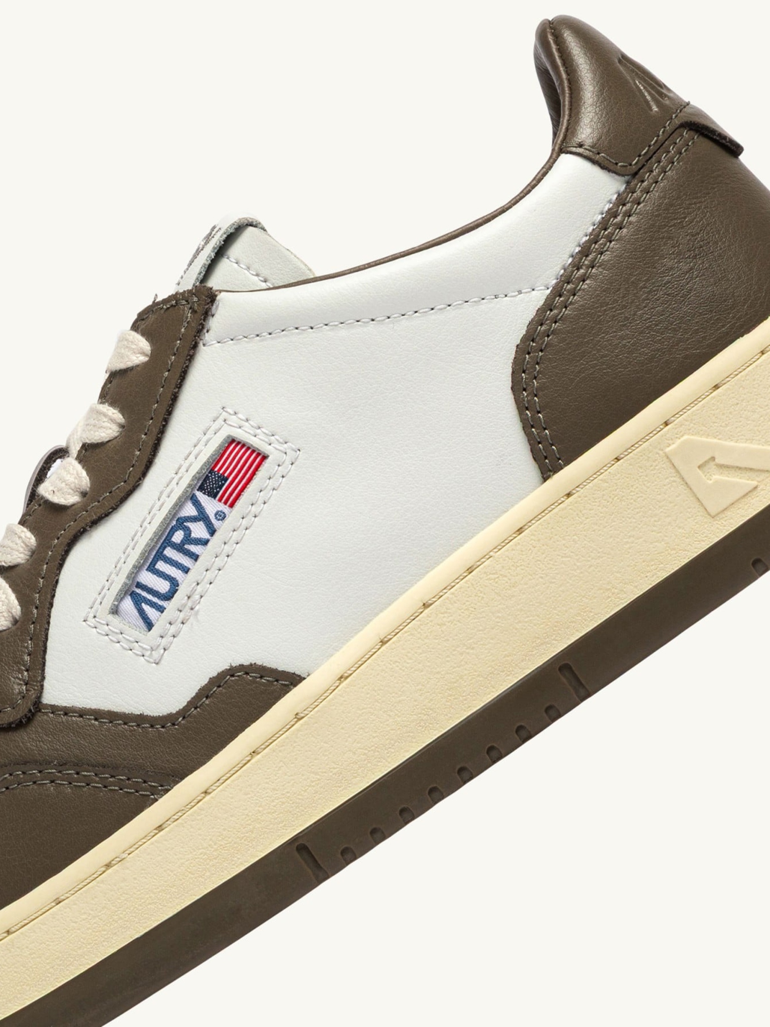 [AUTRY] Sneakers FW26 AULMWB68