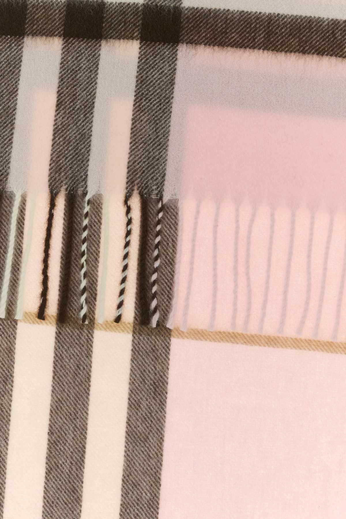[Burberry] Scarf FW26 8113947 C2902