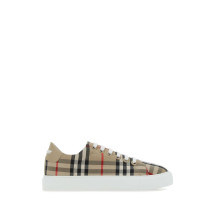 [Burberry] Sneakers FW26 8049777 A7026