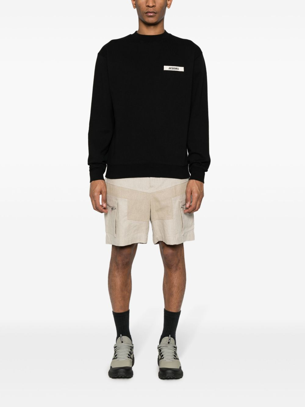 [JACQUEMUS] Sweatshirt FW26 SSM00206AJ00126 990
