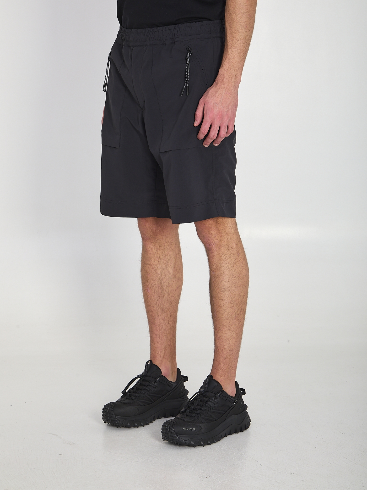[MONCLER GRENOBLE] Shorts SS26 L10972B00003_597SL_999