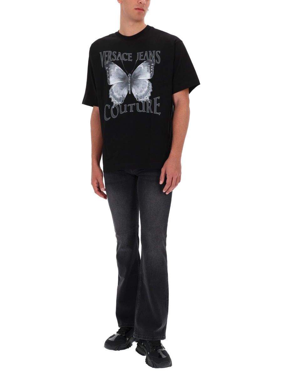 [VERSACE JEANS COUTURE] T-shirts Short Sleeve FW25 79GAHP06_CJ01P899