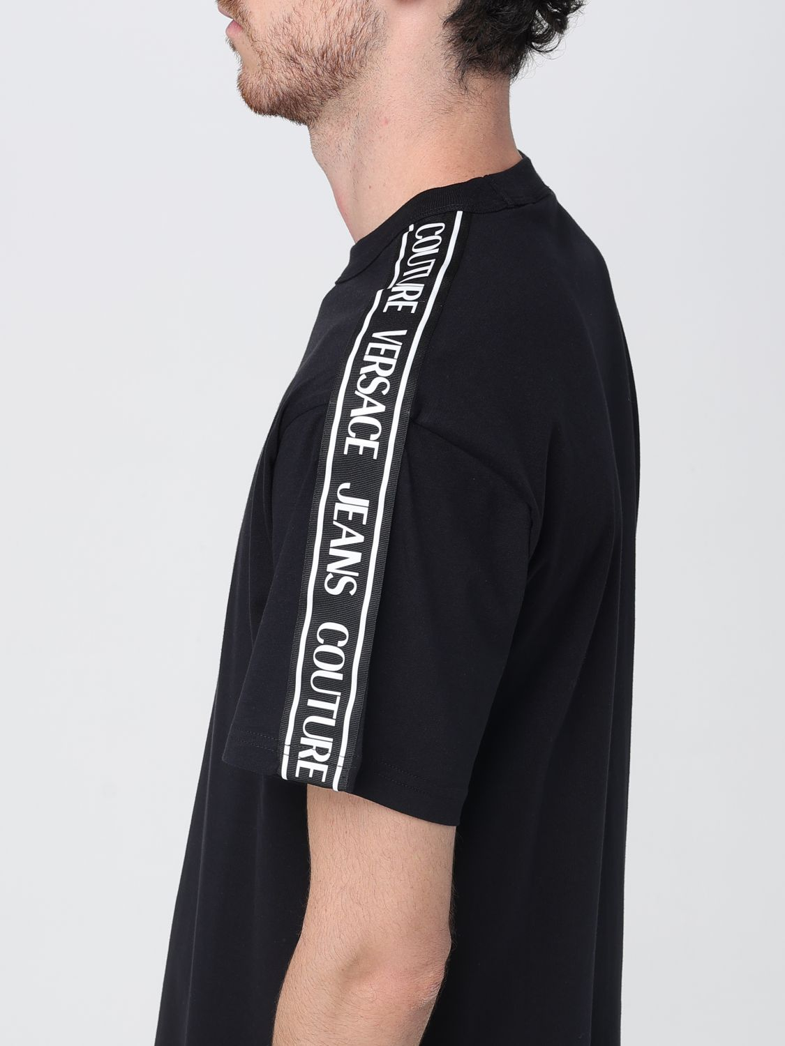 [VERSACE JEANS COUTURE] T-shirts Short Sleeve FW25 79GAHC02CJ01C 899