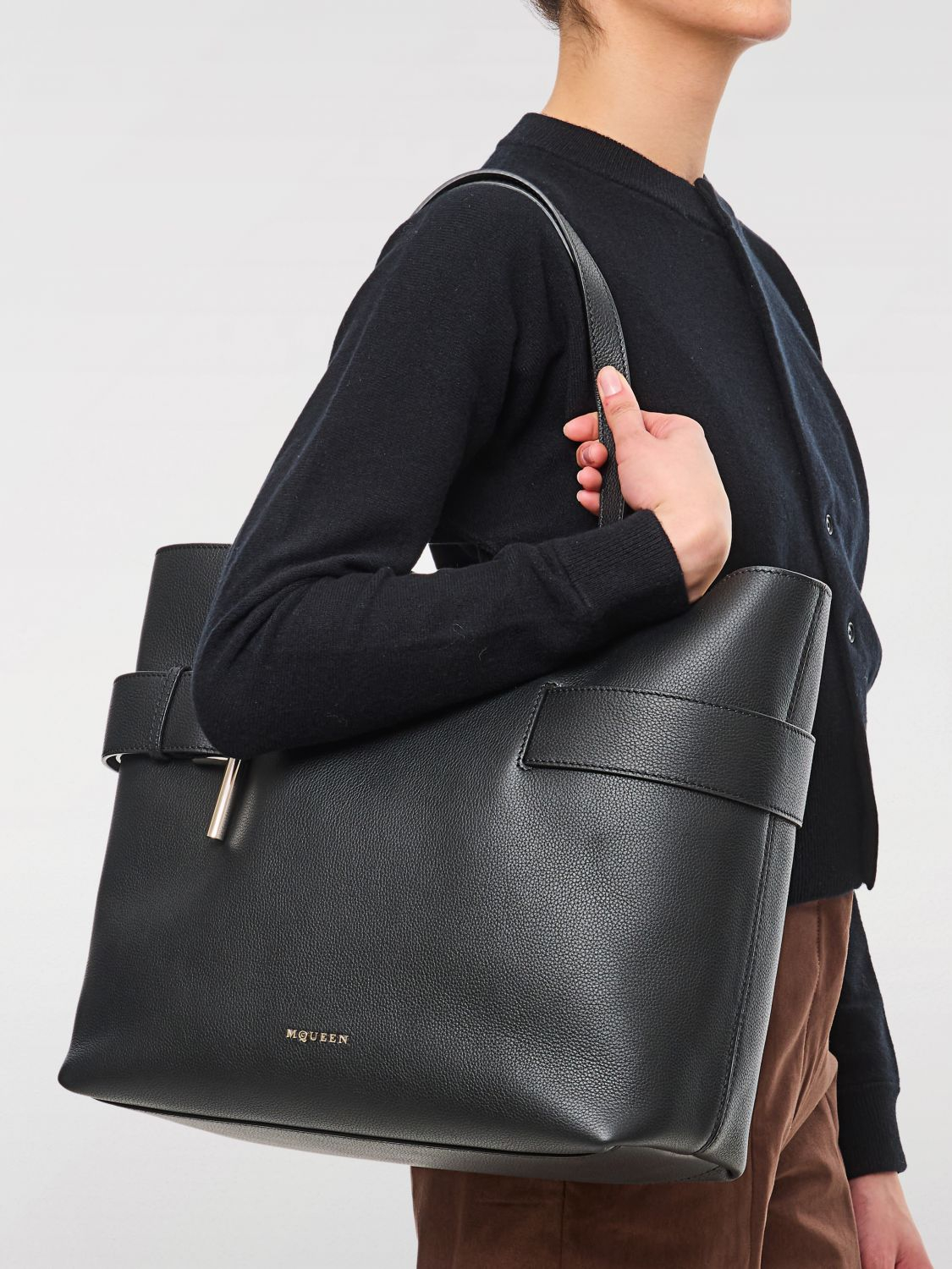 [McQueen] Tote bag FW25 8135321VDDM 1000
