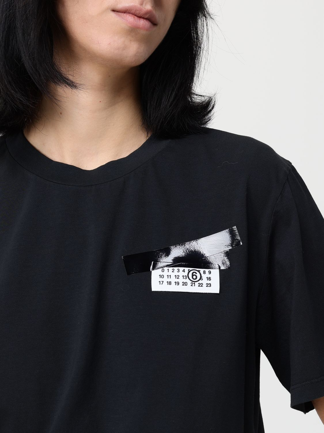 [MM6 Maison Margiela] T-shirts Short Sleeve SS26 S62GD0210M20115 900