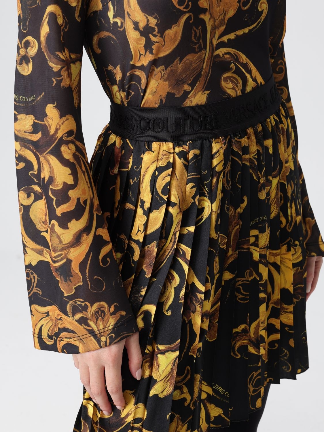[VERSACE JEANS COUTURE] Mini skirt FW25 79HAE820NS704 G89