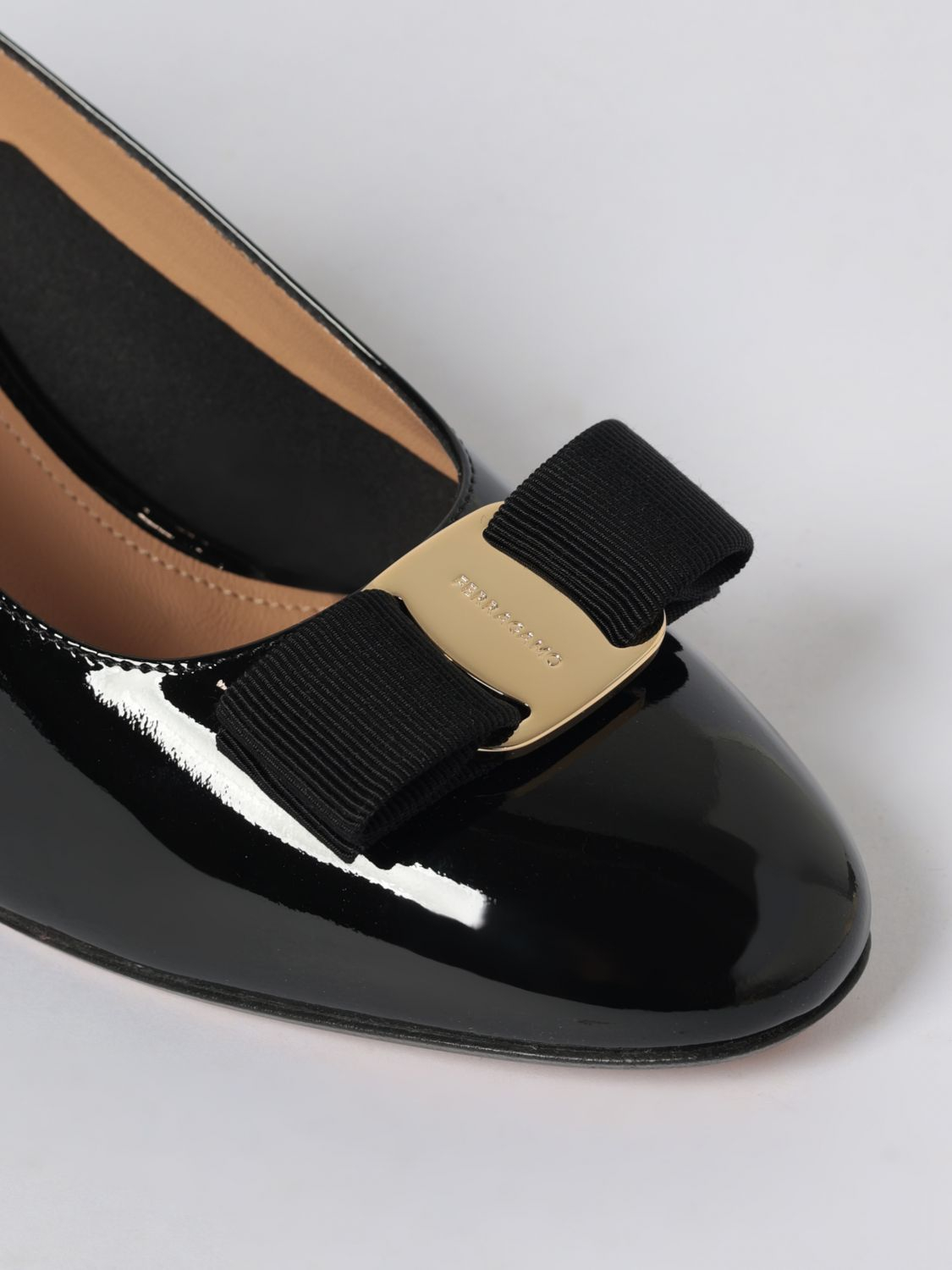 [Ferragamo] Pumps SS26 01L130 790739 001