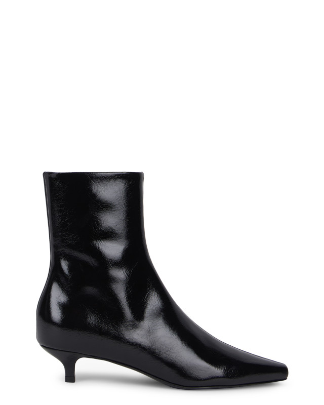 Ankle boot in patent leather