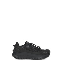Sport shoes with high sole