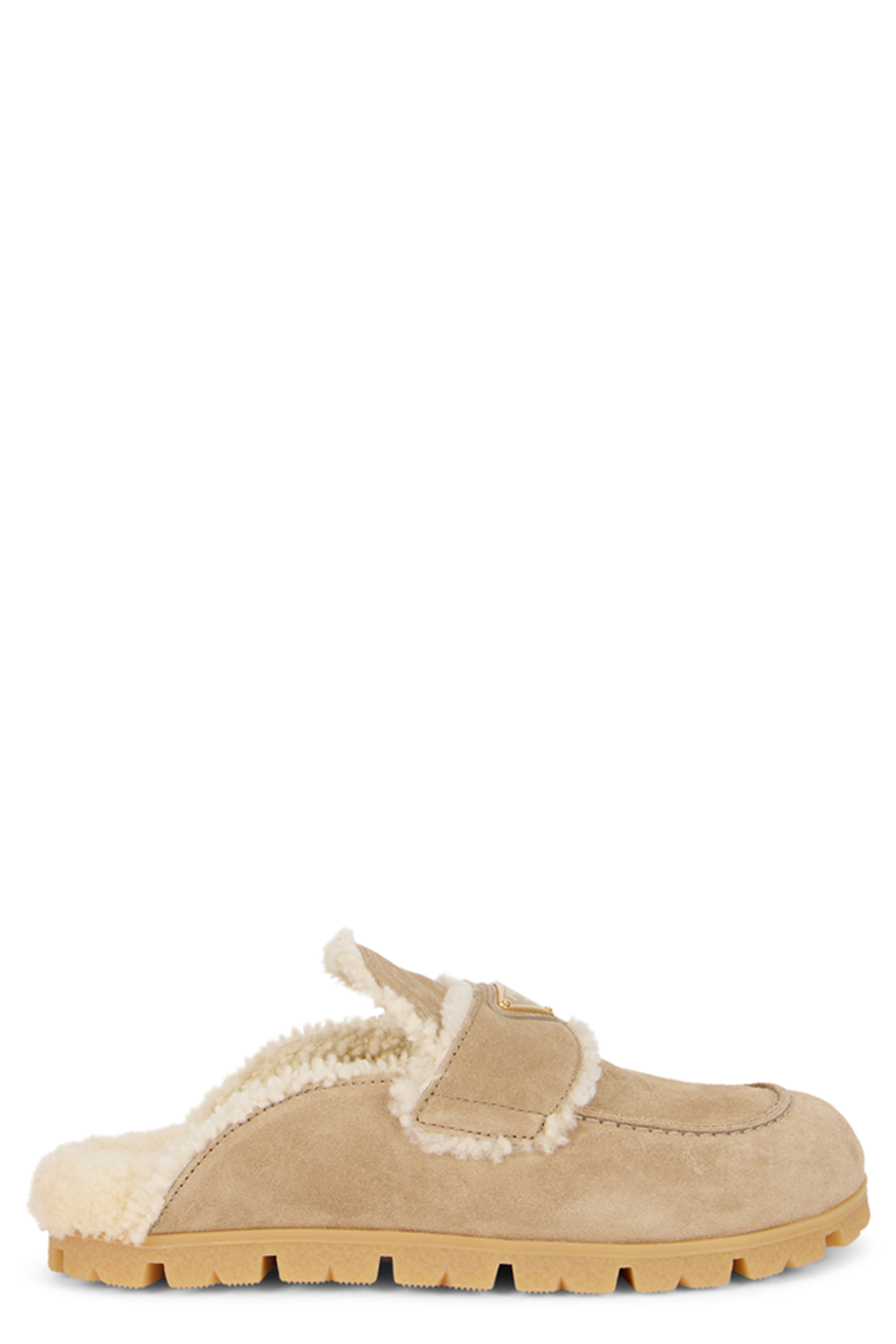 Slippers with fur