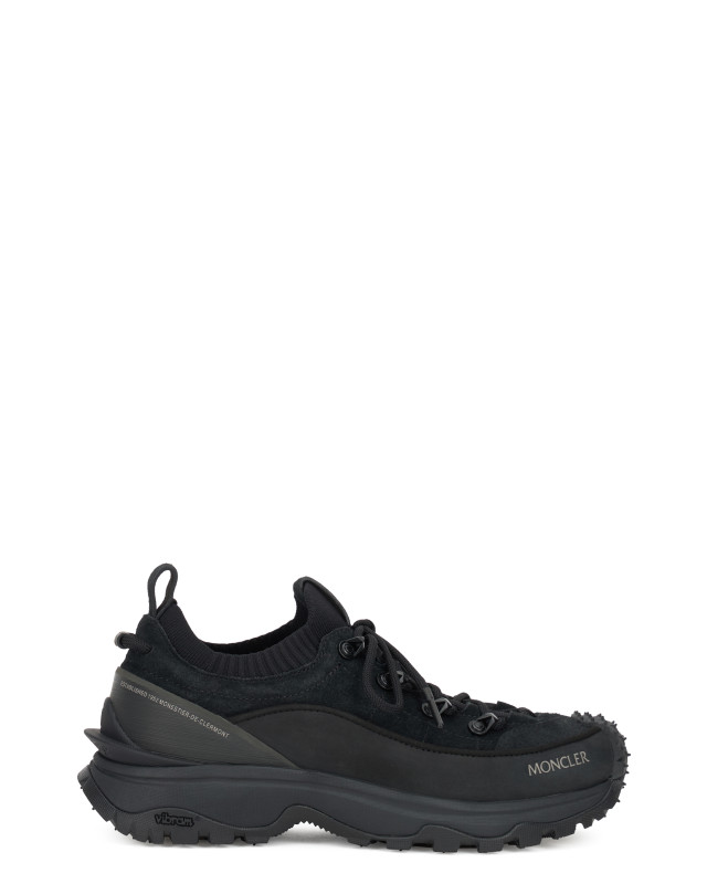 Sport shoes with high sole