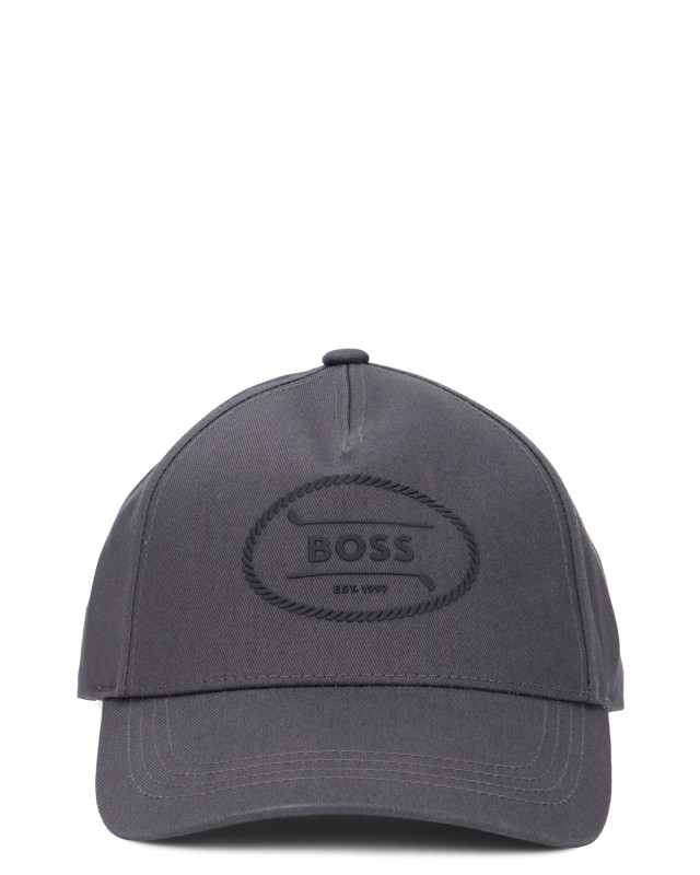 Cap with curved visor and logo