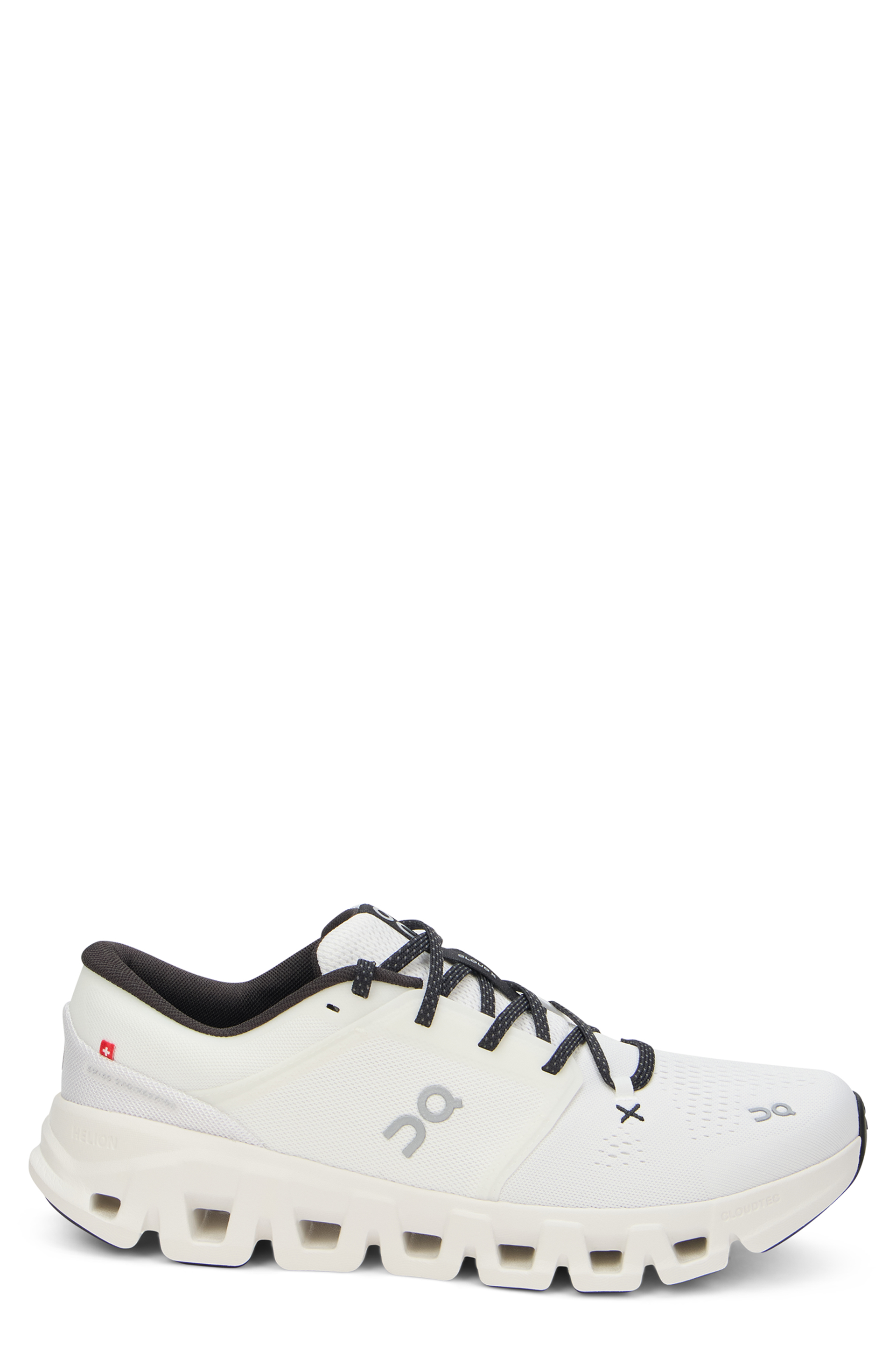 Sneakers with contrasting details
