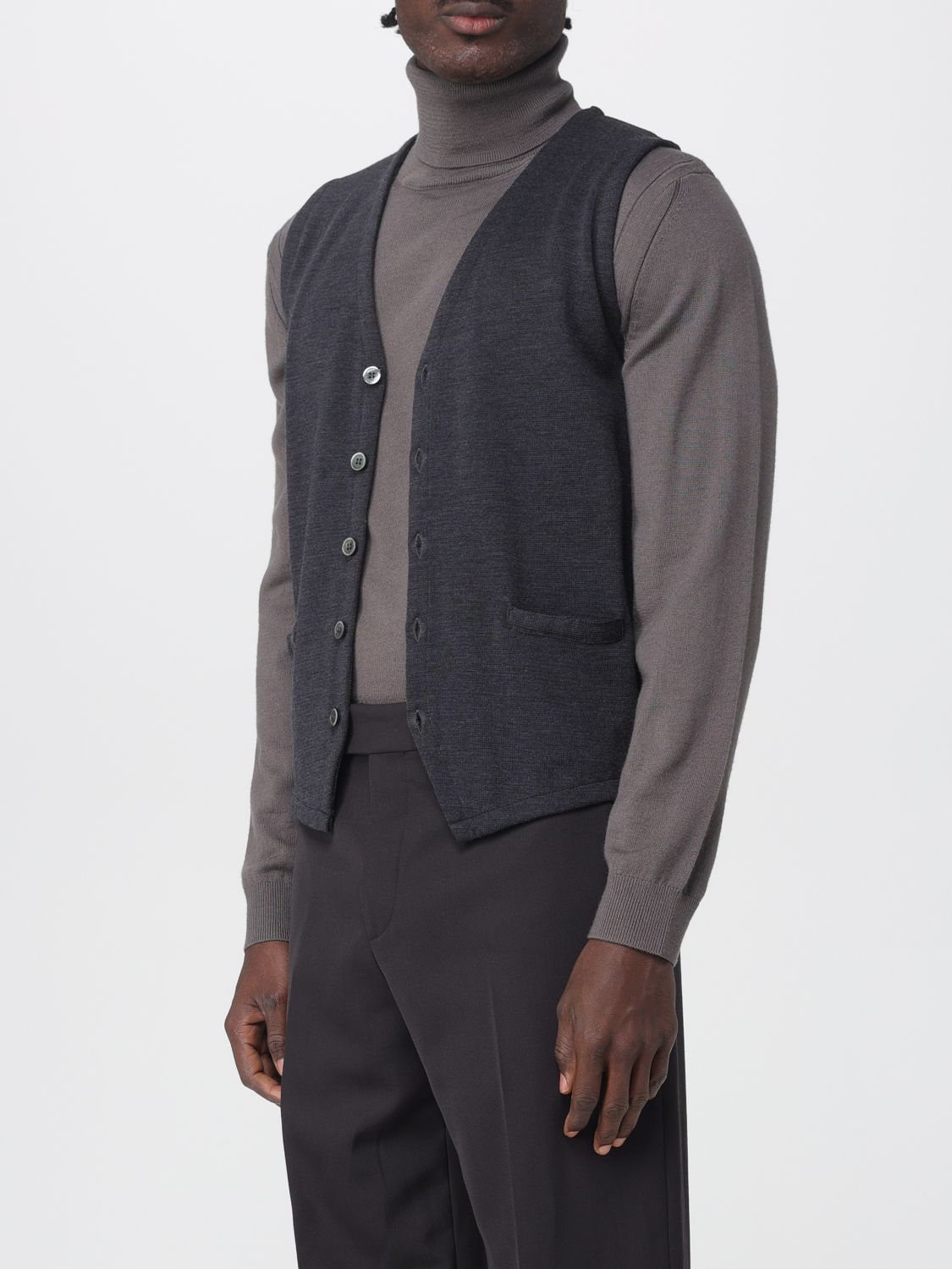 [XC] Vest FW25 48 1800 48 2740