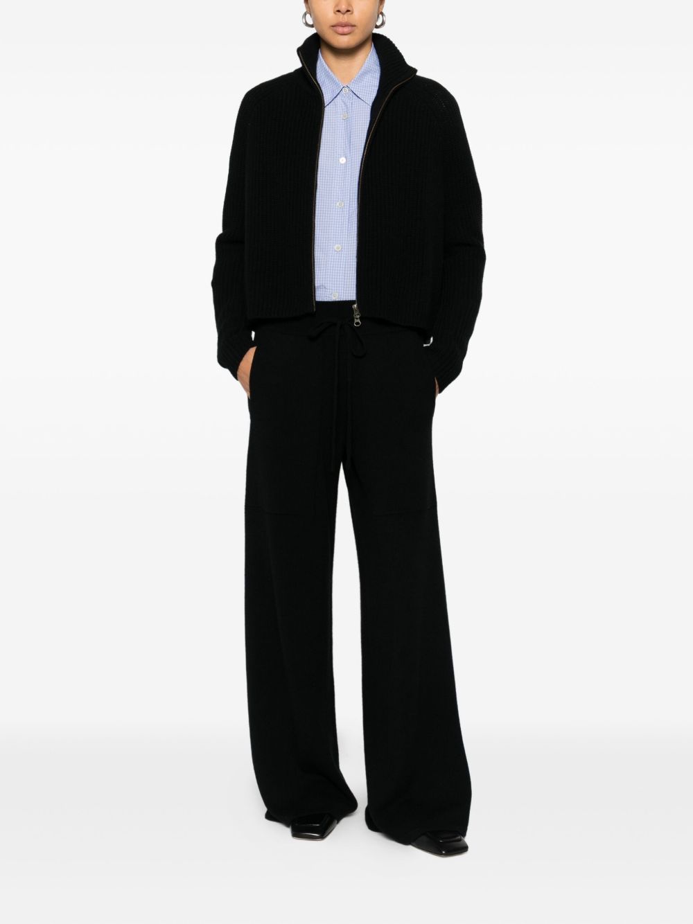 LISA YANG 2025304 BL