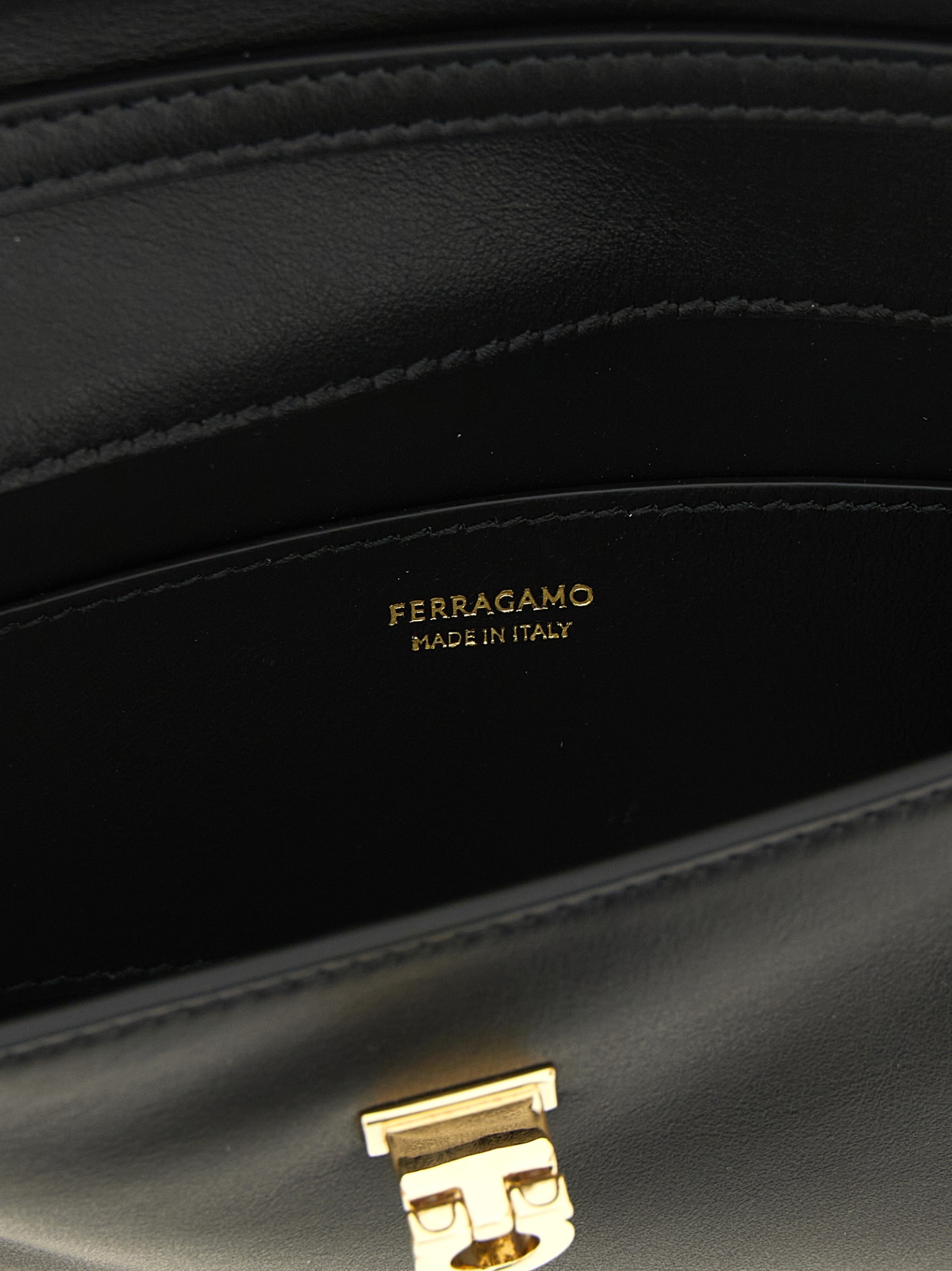 [Ferragamo] Clutch bag FW26 795687NERONERO