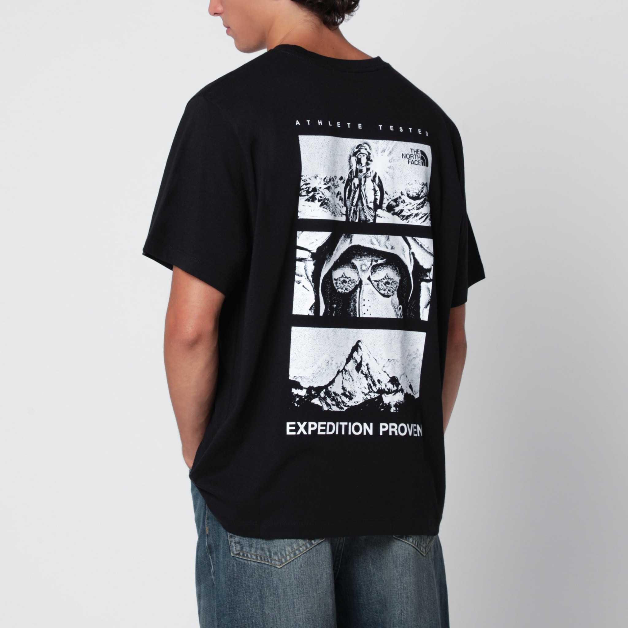 [THE NORTH FACE] T-shirts Short Sleeve FW26 NF0A8H6ACO