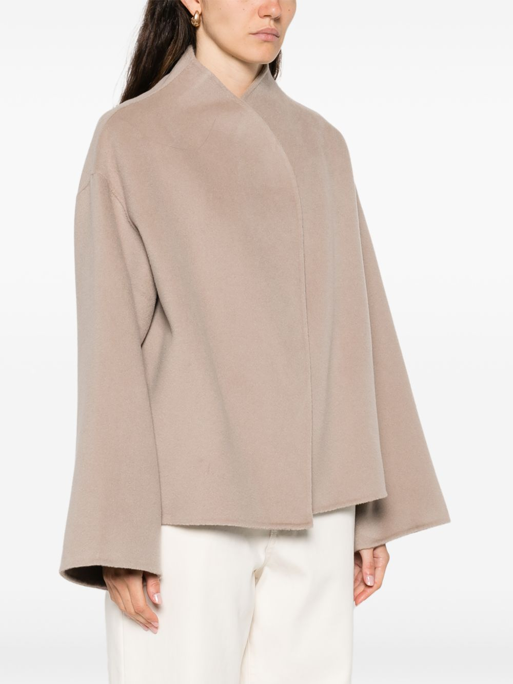 [SOFT GOAT] Cape FW26 FW25SFW101810072DARKSAND