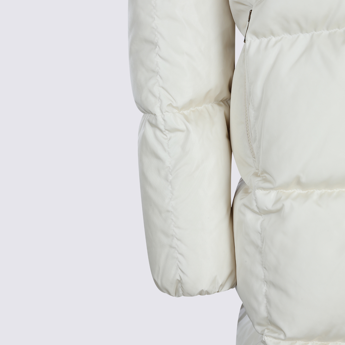 [Moncler] Down jacket FW26 L20931C00012539ZD201