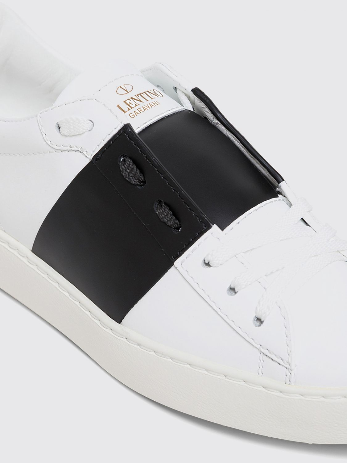 [Valentino Garavani] Sneakers FW26 S0781BLU A01